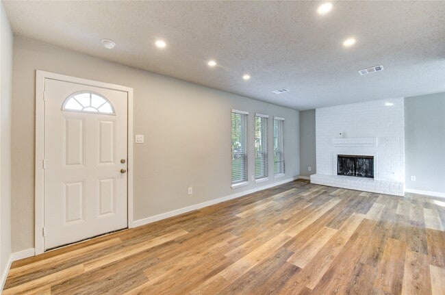 Foto del edificio - 7411 Trabajo Dr