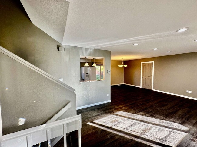 Building Photo - Charming 3-Bedroom Retreat in Westlake!