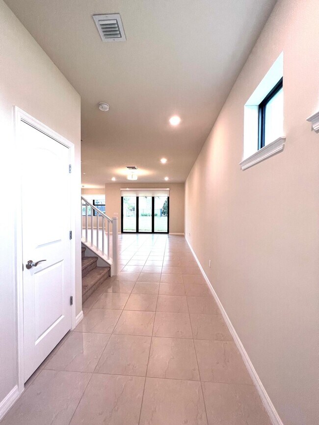 Foto del edificio - 8246 Cadre Noir Rd
