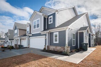 Building Photo - 107 Doya Ct