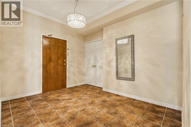 Building Photo - 4000 Creekside Dr