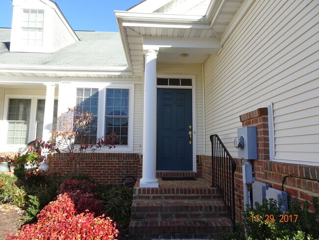 Photo - Well Maintained Townhome in Colonial Heritage in Williamsburg