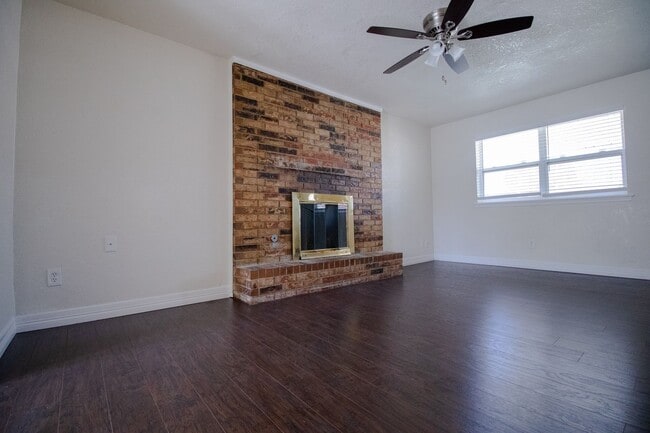 Building Photo - 4 Bd/2 Ba - Moore, OK