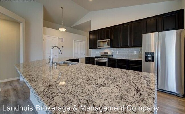 Building Photo - 5 br, 3 bath House - 6594 Lamine Dr.