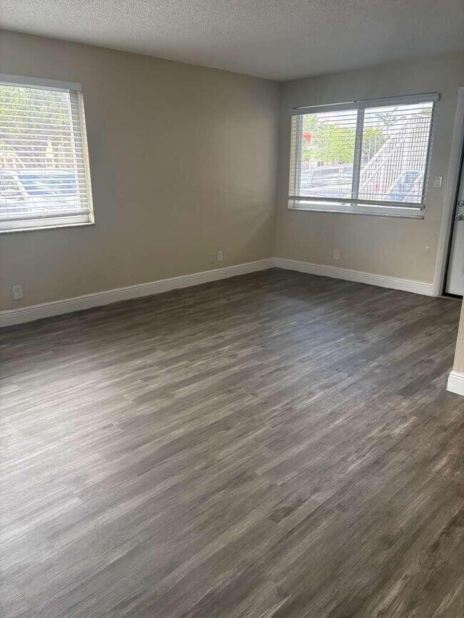 Foto del edificio - 5811 NW 17th Pl