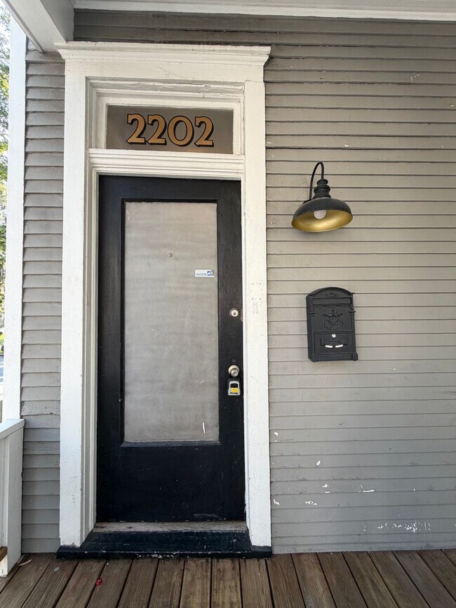 Building Photo - 2204-2204 Bull St