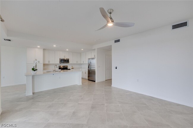 Building Photo - 15375 Grn Acrs Ave