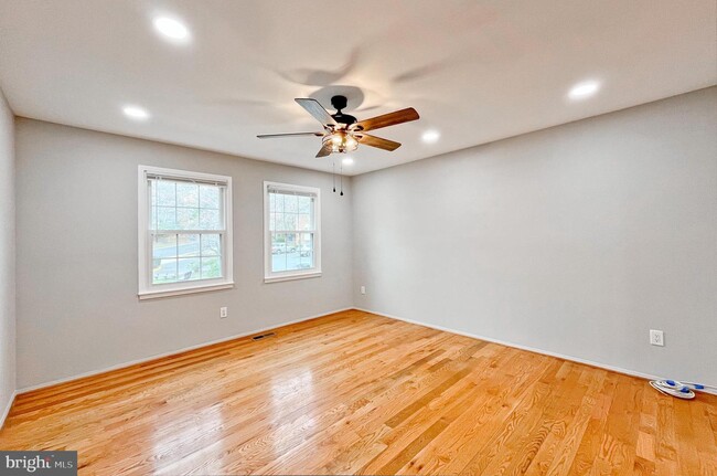 Building Photo - 3225 Viscount Ct
