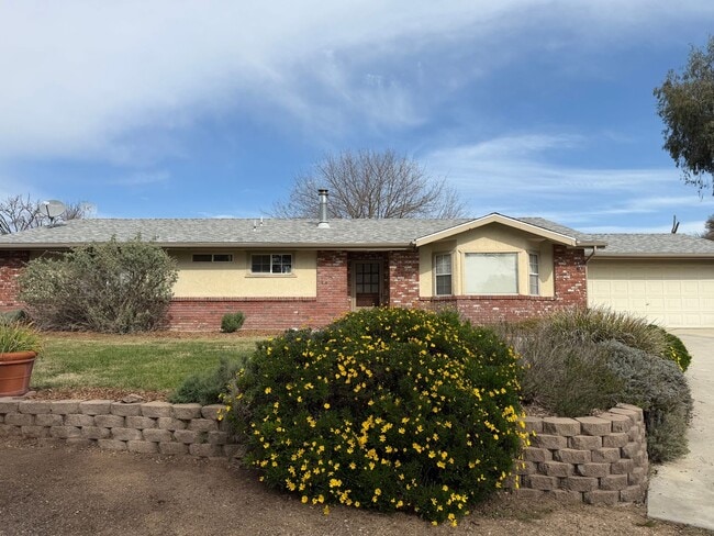 Foto del edificio - Beautiful County Property