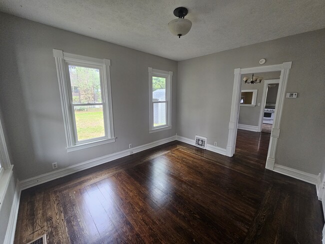 Sitting Room - 37 Convis St