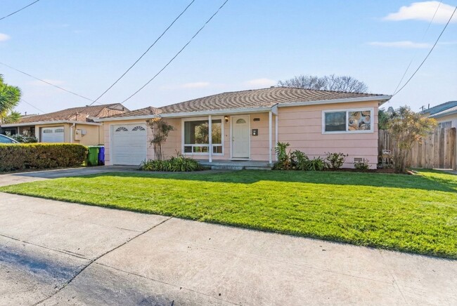 Building Photo - Renovated 3 Bd House in San Lorenzo Village w/ Large Yard Near Schools