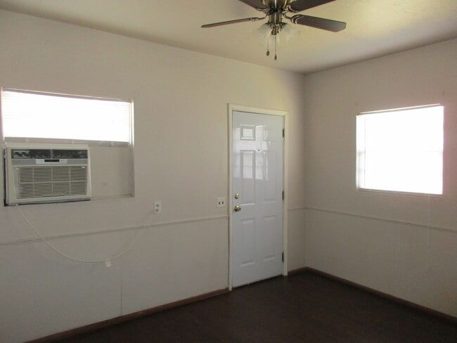 Foto del edificio - 1 bedroom duplex Across St.from SWOSU