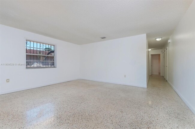 Foto del edificio - 3076 SW 17th St