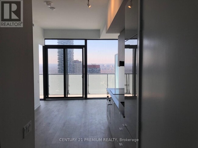 Building Photo - 161-4161 Roehampton Ave