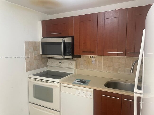 Building Photo - 3522 NE 171 St
