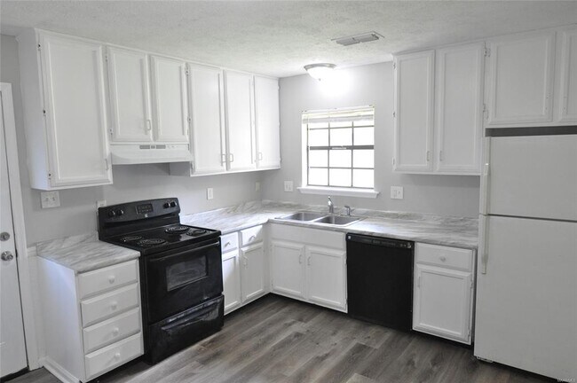 Foto del edificio - 164 Camellia Ct