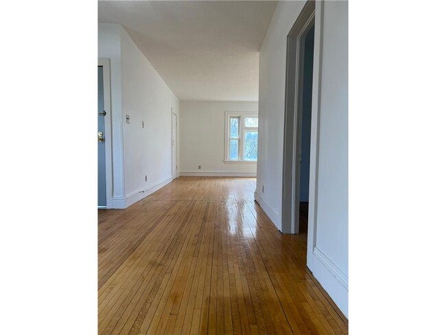 Building Photo - 657 Plum St