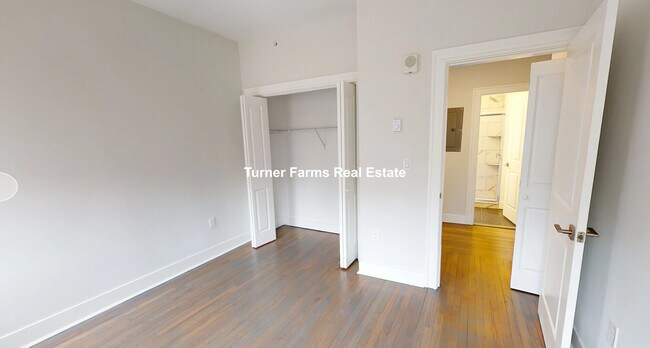Building Photo - 211 Park Dr