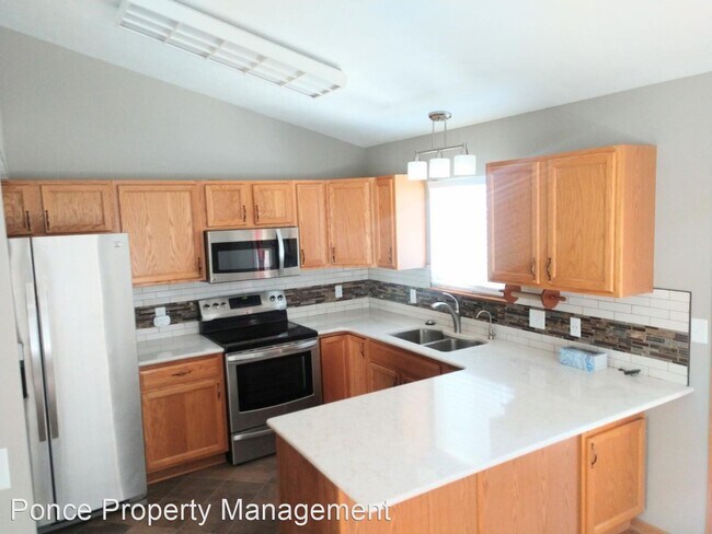 Foto del edificio - 4 br, 3 bath House - 7440 S 16th St