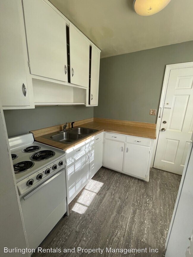 Building Photo - 2 br, 1 bath House - 1600 W Front St #33D