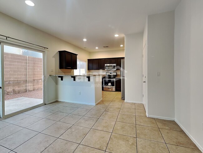 Foto del edificio - 1010 Maple Pines Ave