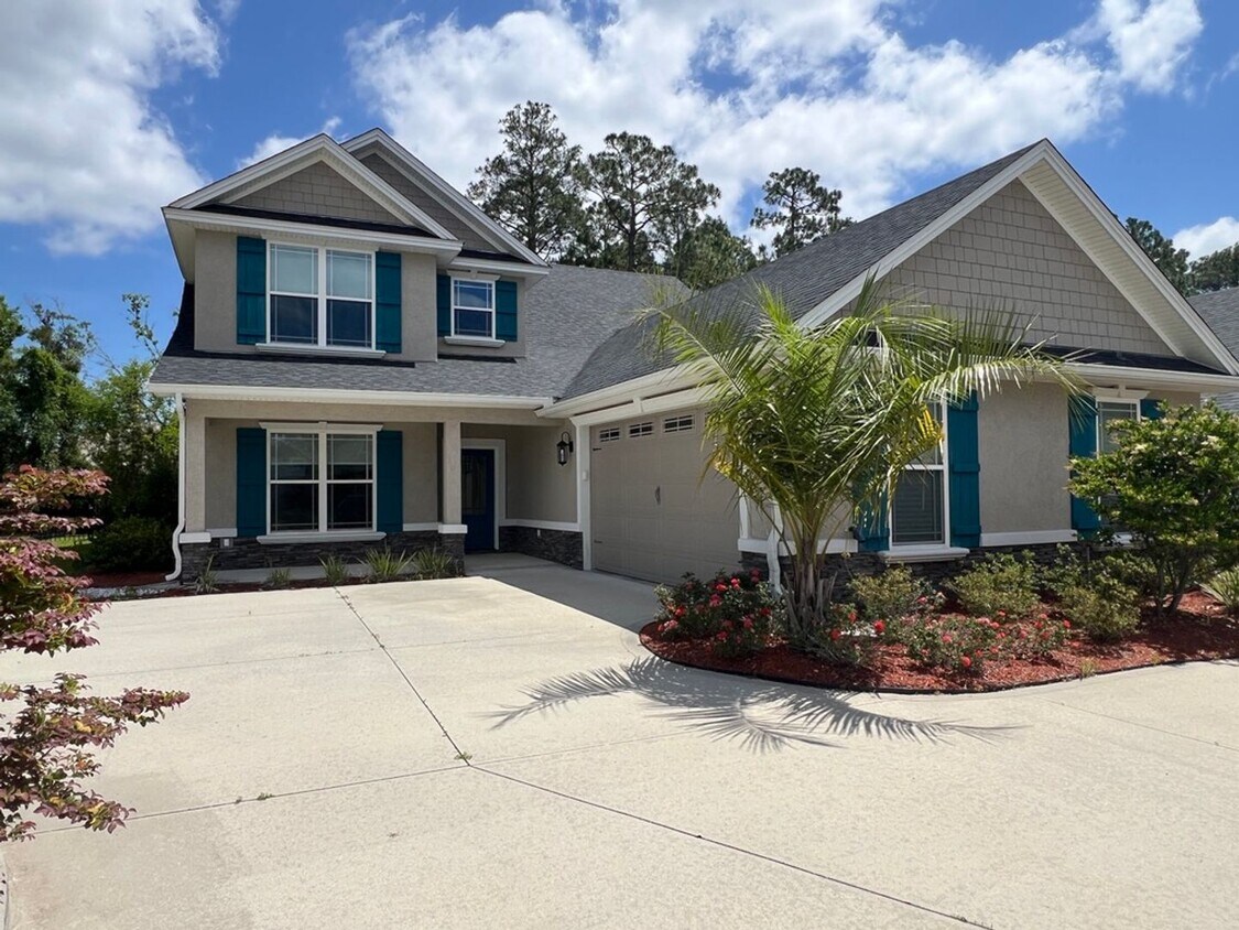 Foto principal - FIVE BEDROOM, THREE BATHROOM HOME AVAILABL...