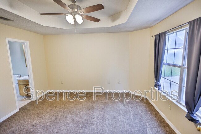 Building Photo - 213 Pinoak Ct W