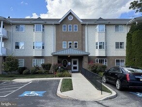 Building Photo - 509 Paoli Pointe Dr