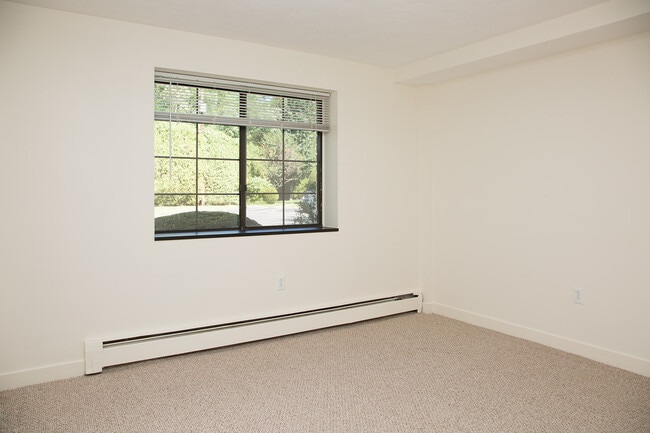 Bedroom - Hemlock Lane Apartments