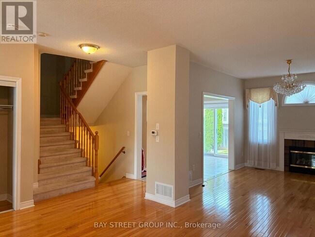Photo du bâtiment - 211 Stonebridge Dr