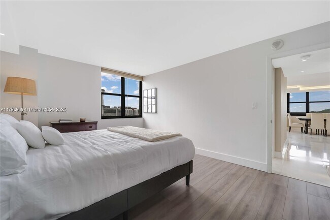 Foto del edificio - 2555 Collins Ave