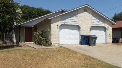 Building Photo - 7208 Lilac Ln