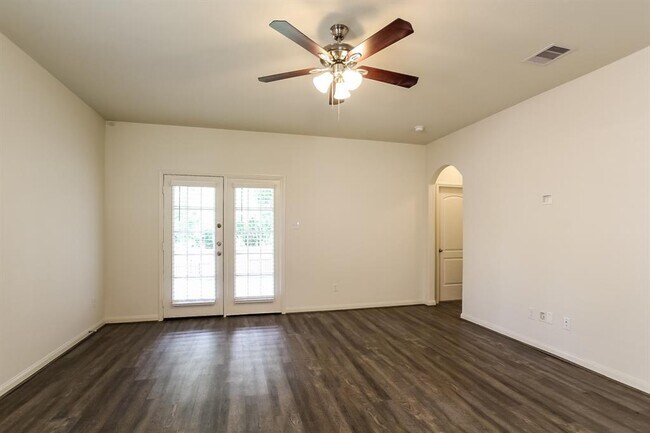 Foto del edificio - 7523 Fettle Ln