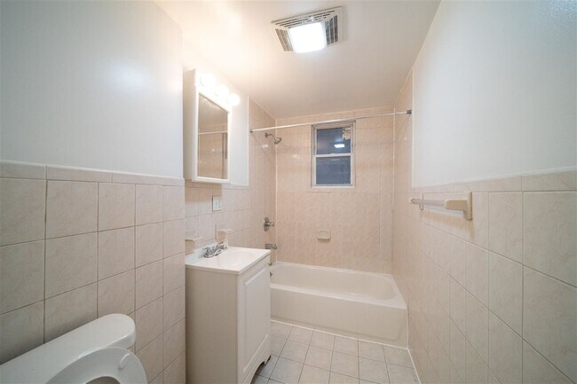 Foto del edificio - 7410 Broadway
