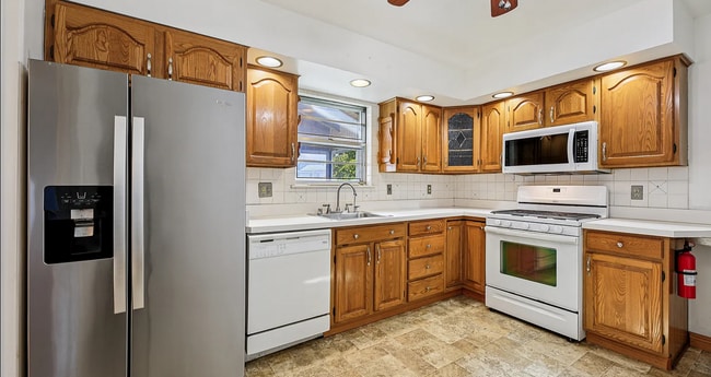 Foto del edificio - 542 Cypress Ln