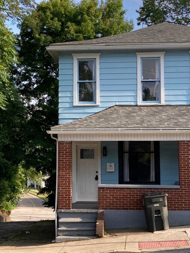 Primary Photo - 600 Garrett Ave