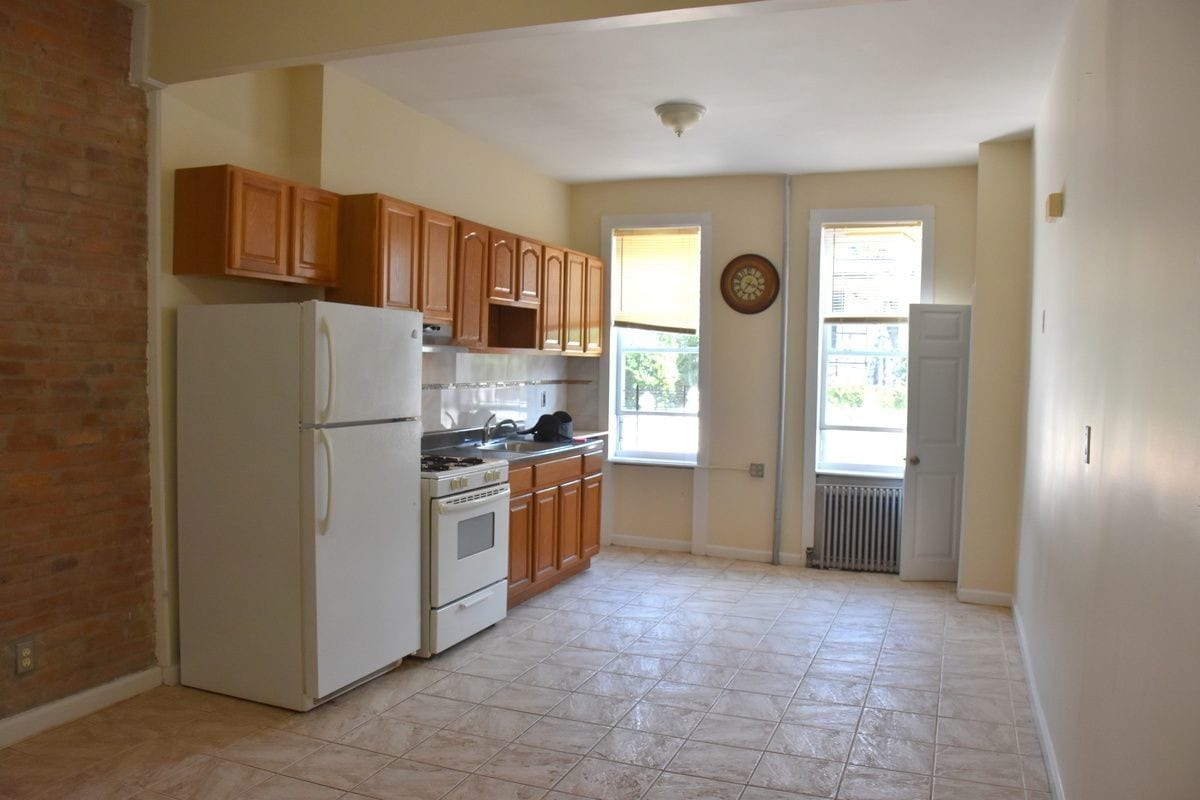 Primary Photo - 60-62 Catalpa Ave