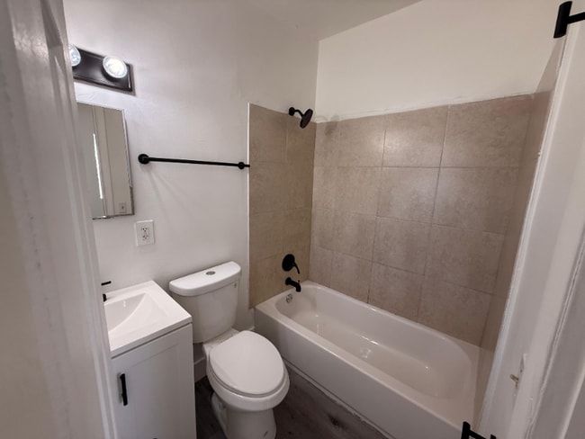 Building Photo - 320 NE 13th Ave