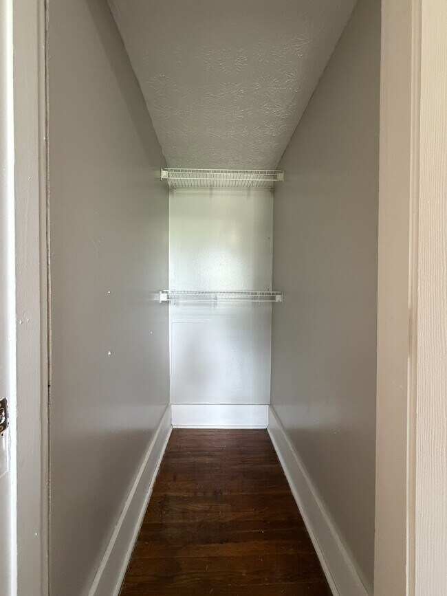 Building Photo - 724 S 38th St