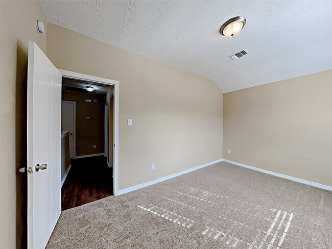 Foto del edificio - 5010 Deer Path Dr