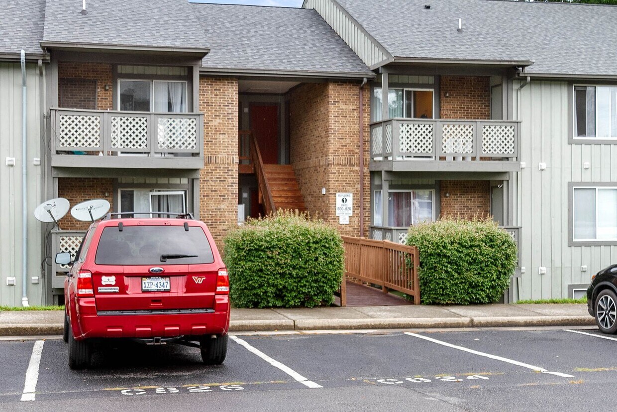 Primary Photo - 3 Bed/2 Bath Pet Friendly, Virginia Tech