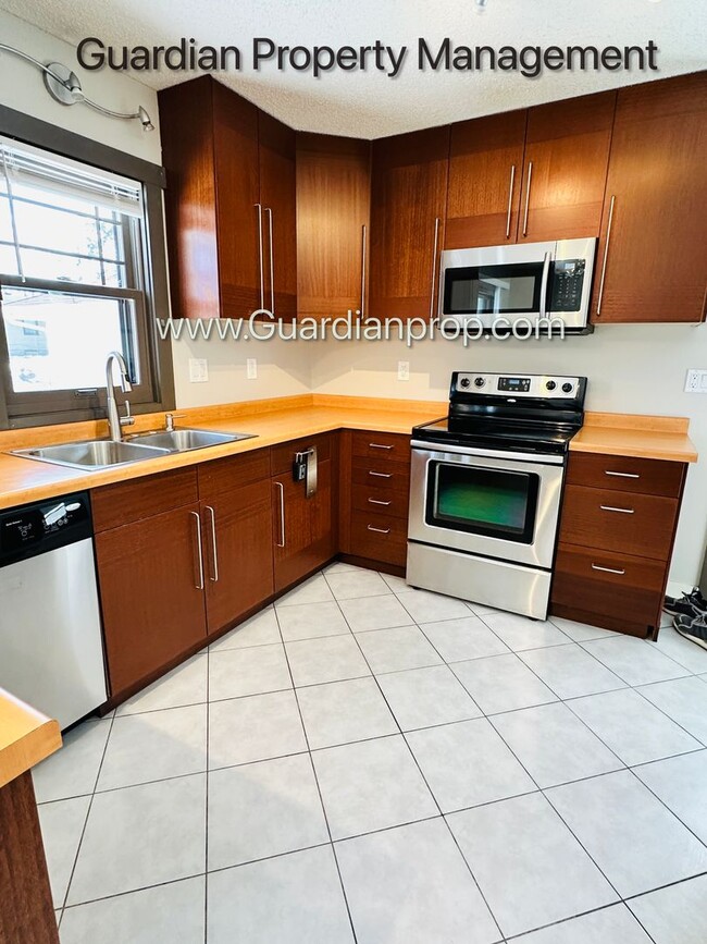 Building Photo - Richfield Single Family Home, Fenced Yard, 2 Car Garage, Dishwasher