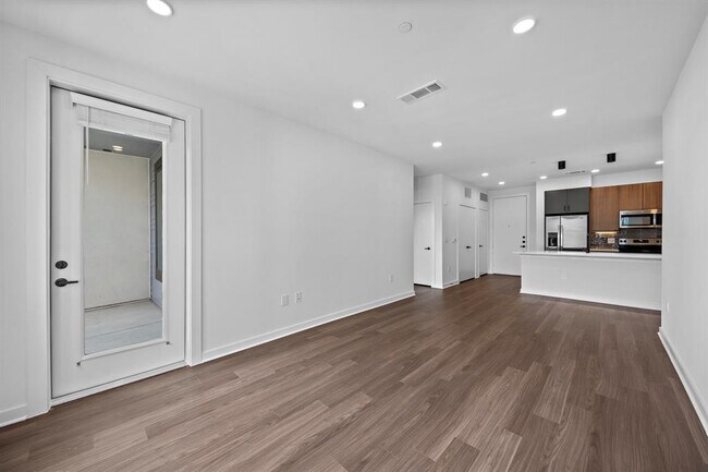 Foto del edificio - 10421 Deerwood Rd