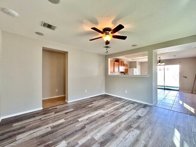 Foto del edificio - Charming 3-Bed Georgetown Home Near Downtown & Parks