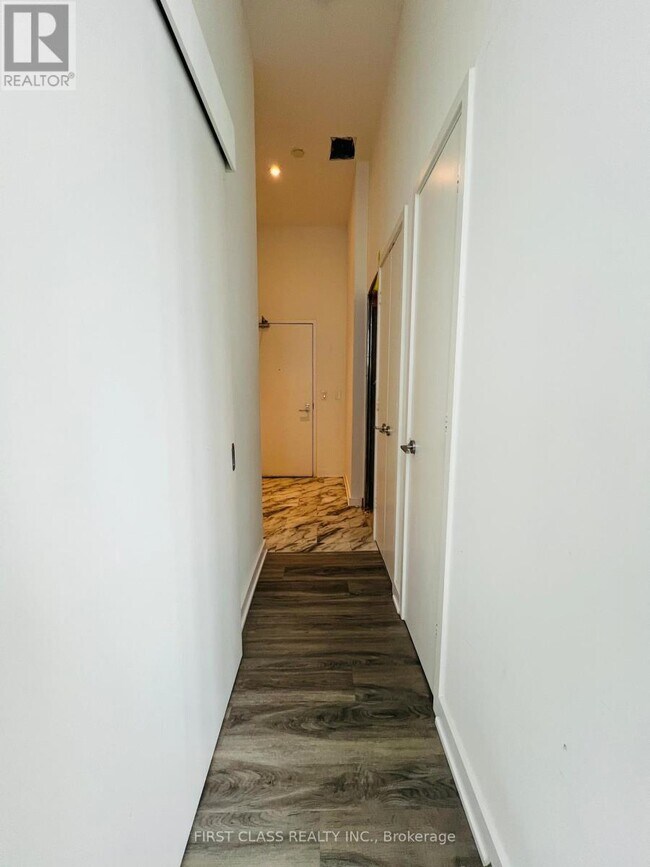 Photo du bâtiment - 110 Charles St E