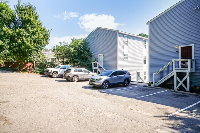 Foto del edificio - Four Bedroom Home!