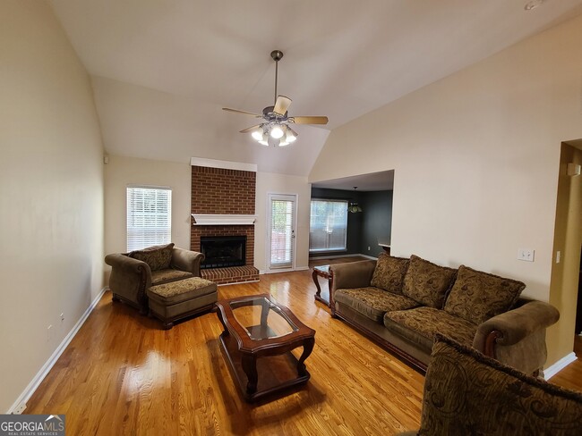 Foto del edificio - 225 Vinestone Ct