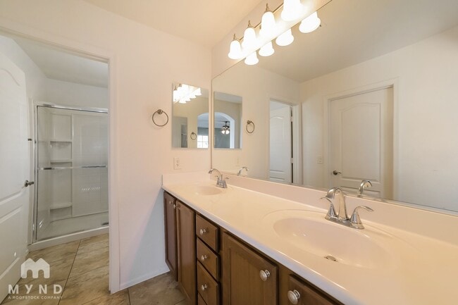 Building Photo - 2566 E Boston St