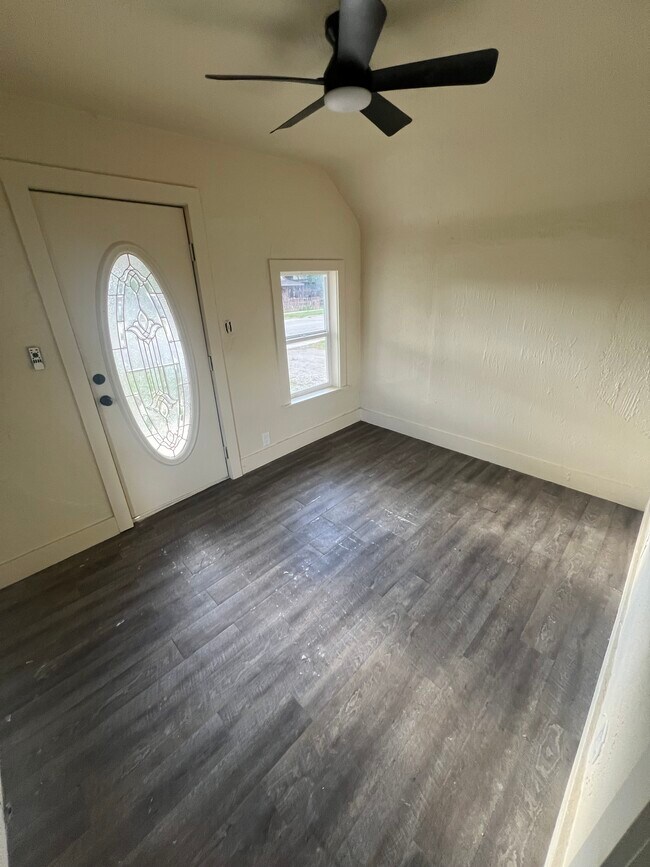 Foto del edificio - 316 S Plum St