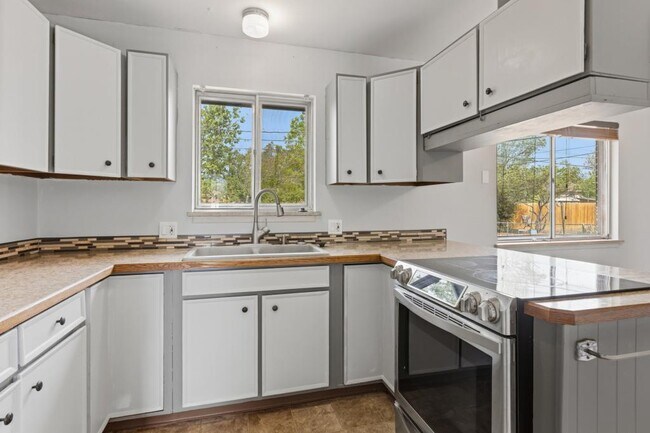 Foto del edificio - 2853 15th Ave Ct